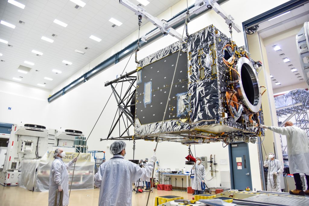 Maxar engineers prepare the Psyche spacecraft bus for transport to NASA's Jet Propulsion Lab.